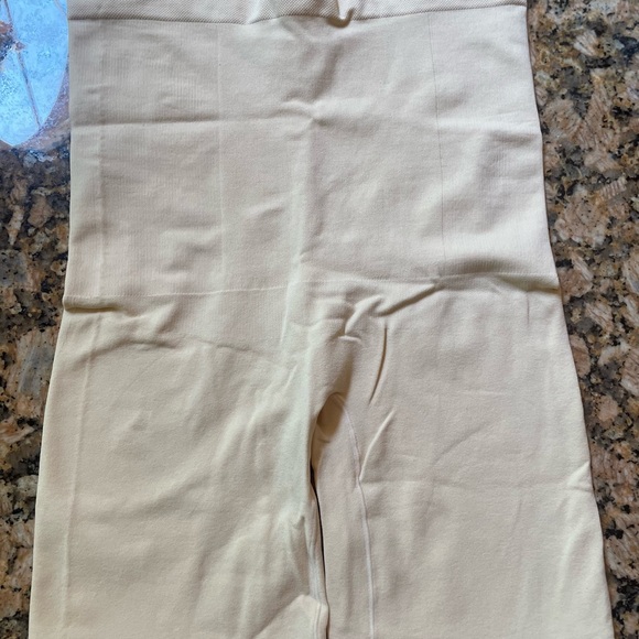 NIB Nude Shaper Short Shape Wear! Say that 3 X’s Fast! - Picture 2 of 5